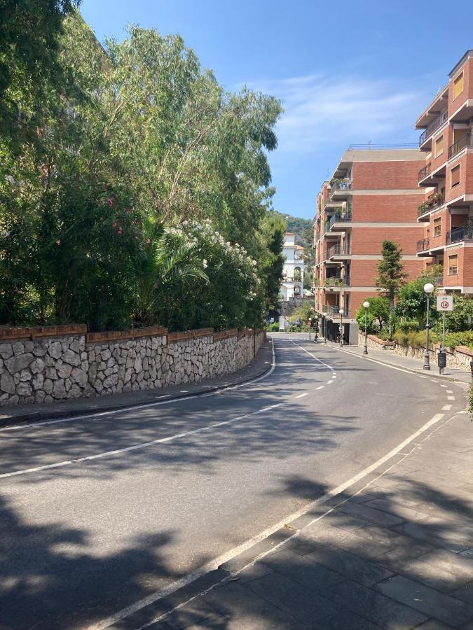 La Reginella Apartment Sorrento Bagian luar foto
