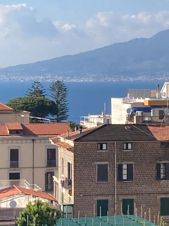 La Reginella Apartment Sorrento Bagian luar foto