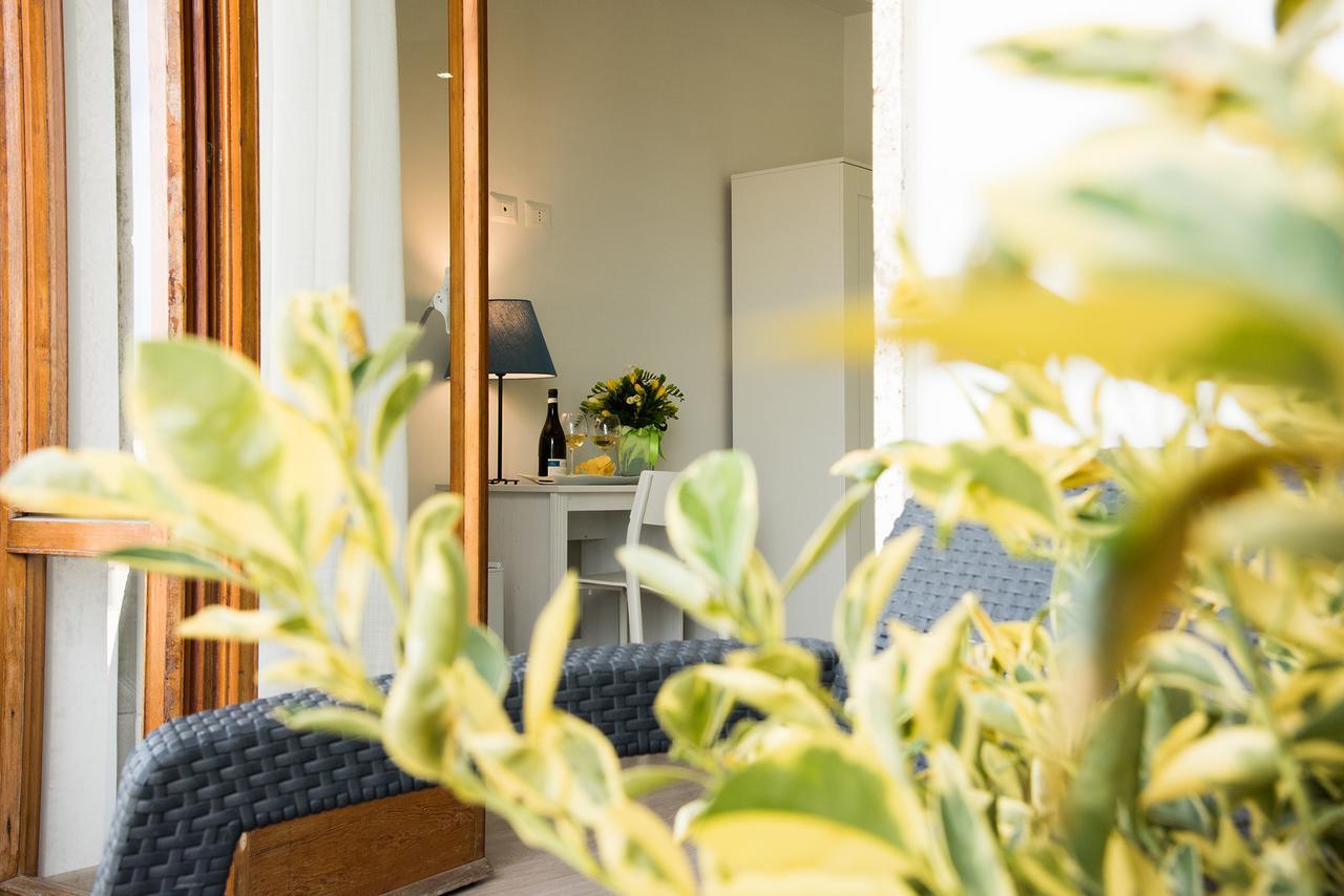 La Reginella Apartment Sorrento Bagian luar foto